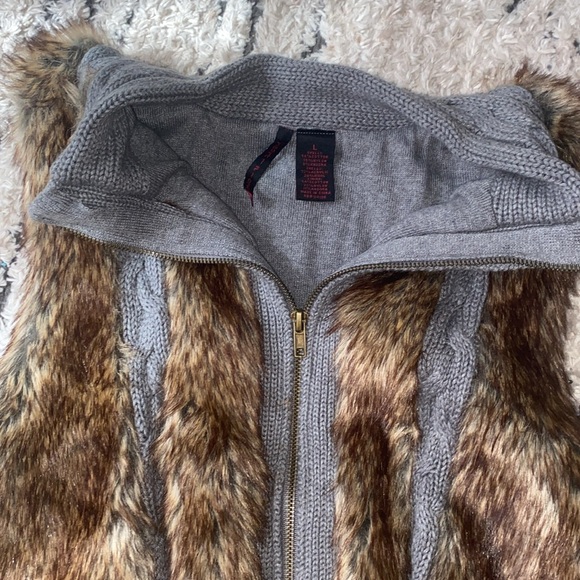 Emo grunge Knitted grey fur vest zip up size L - Picture 2 of 3